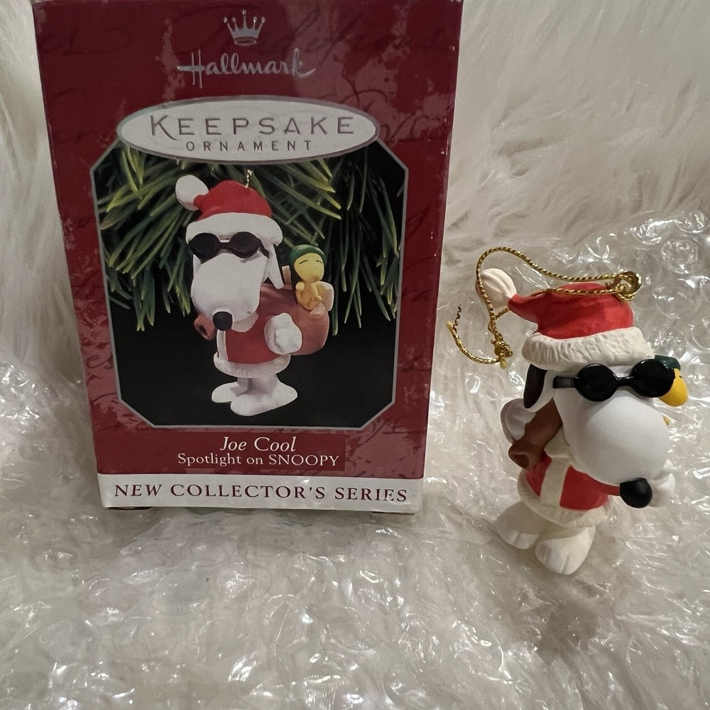 Hallmark Keepsake Ornament 1998 Joe Cool Spotlight on Snoopy Santa Woodstock Box